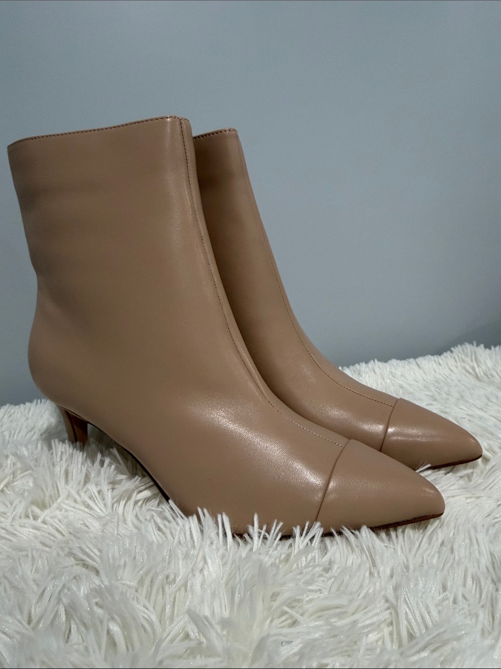 Calvin Klein Kc Gently light Natutal Pointed-Toe Ankle Booties